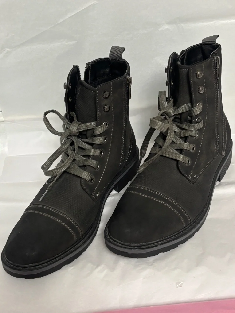 Men boots size 8.5